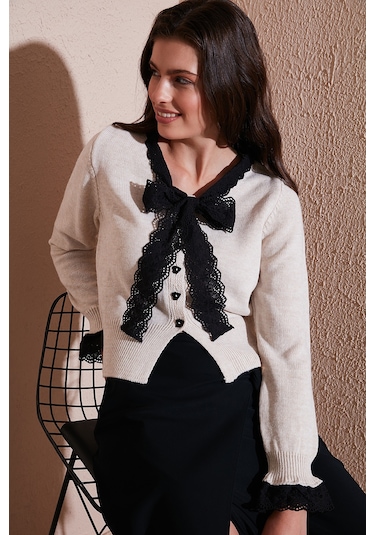 Lela Premium Dantelli Bağlamalı Yaka Regular Fit Düğmeli Triko Bayan Hırka 680Hi00251 Vizon