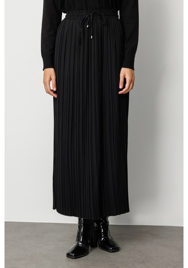 Mizalle Beli İpli İnce Piliseli Siyah Maksi Etek Siyah