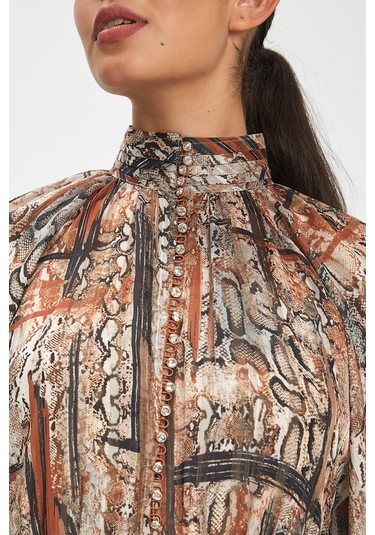 Kadın Uzun Elbise - Yılan Derisi Desenli, Balıkçı Yaka Ve Taşlı Düğme Detaylı, Şık Ve Modern Tasarım - Günlük Ve Özel Kullanım İçin Elbise Kiremit