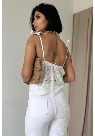 Beyaz Bağcıklı Brode Bluz Beyaz