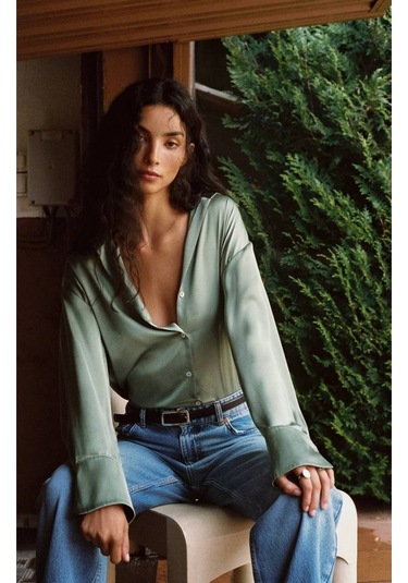 Saten Kumaş V Yaka Gömlek Su Yeşili SU YEŞİLİ