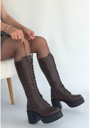 Guay Kahverengi Cilt Bağcıklı Topuklu Çizme Kahverengi