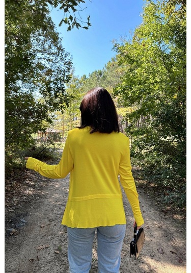 Kadın Sarı Elleri Eldiven Detaylı, Asimetrik Kesim, Bisiklet Yaka, Eteği Pliseli, Salaş Spor Bluz Sari Kadın Sarı Elleri Eldiven Detaylı, Asimetrik Kesim, Bisiklet Yaka, Eteği Pliseli, Salaş Spor Bluz Sari