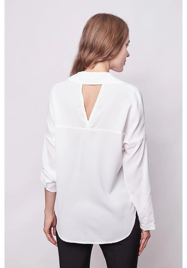 Likrasız Şık Kumaş Yakalı Sırt Dekolteli Uzun Kol Apoletli Gömlek-krem Krem