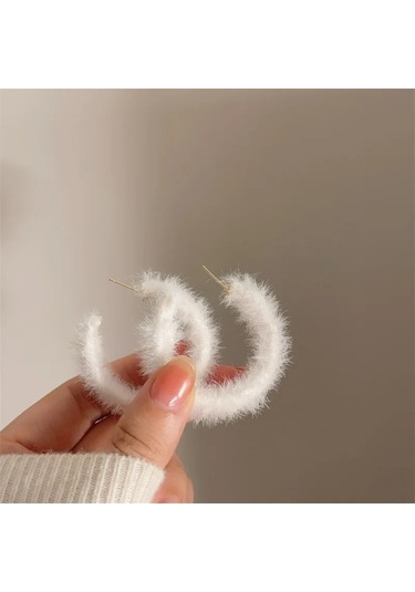 Peluş Hoop Küpeler Kadınlar İçin Kürklü Beyaz Yuvarlak Hoop Beyaz