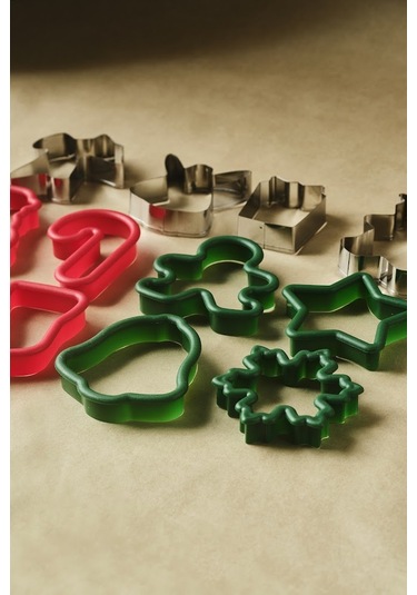 Karaca New Year Yılbaşı Çam Ağacı 13 Parça Renkli Kurabiye Kalıbı Renkli