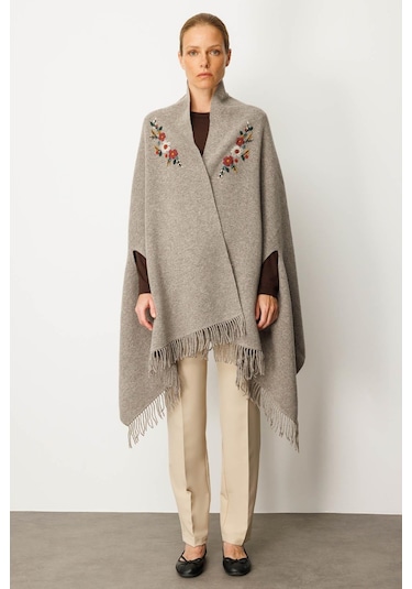Kadın Yakası İşlemeli Koldan Geçmeli Büyük Yün Panço Vizon Vizon