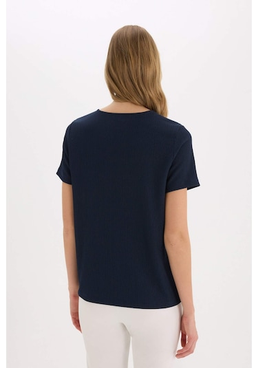 DeFacto Regular Fit Apaş Yaka Basic Düz Bürümcük Kısa Kollu Tişört E0325AX25SPNV135 DeFacto Regular Fit Apaş Yaka Basic Düz Bürümcük Kısa Kollu Tişört E0325AX25SPNV135