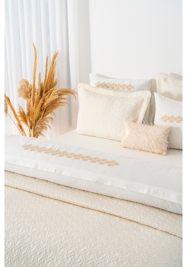 Parla Ekru Nakışlı Çift Kişilik Nevresimli Pike Seti - 8 Parça Çeyiz Seti Ekru