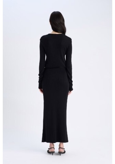 DeFacto Basic Düz Midi Kalem Etek E5361AX25SPBK81 Siyah DeFacto Basic Düz Midi Kalem Etek E5361AX25SPBK81 Siyah