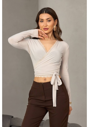 Kadın Dantel Detaylı Kruvaze Bağlamalı Crop Bluz Bej