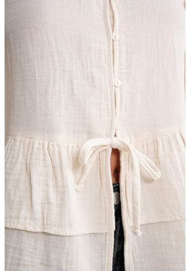 4722 Kadın V Yaka Fırfırlı Müslin Bluz Naturel Naturel