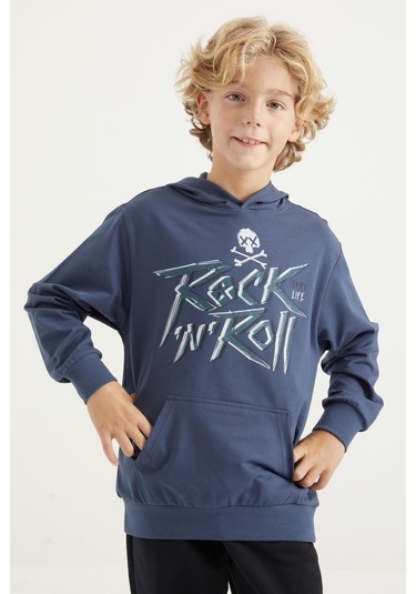 Tommy Life Petrol Yazı Baskılı Kanguru Cepli Kapüşonlu Standart Kalıp Erkek Çocuk Sweatshirt - 11002 Petrol Tommy Life Petrol Yazı Baskılı Kanguru Cepli Kapüşonlu Standart Kalıp Erkek Çocuk Sweatshirt - 11002 Petrol