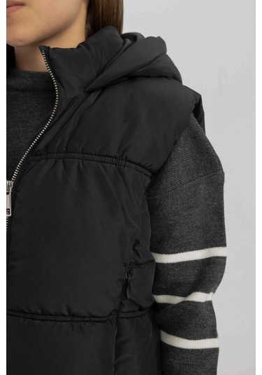 DeFacto Kız Çocuk Su İtici Kapüşonlu Fermuarlı Cepli Şişme Yelek C4971A824AUBK27 DeFacto Kız Çocuk Su İtici Kapüşonlu Fermuarlı Cepli Şişme Yelek C4971A824AUBK27