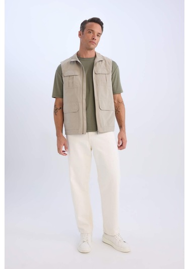 DeFacto Regular Fit Dik Yaka Fermuarlı Cepli Yelek D6289AX25SPBG129