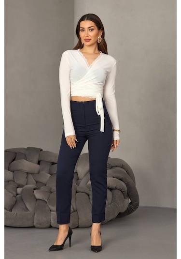 Kadın Dantel Detaylı Kruvaze Bağlamalı Crop Bluz Ekru