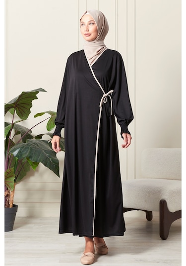 Kol Detaylı Kruvaze Yaka Biyeli Yandan Bağlamalı Namaz Elbisesi Siyah
