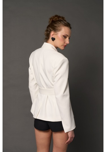 Thalure Kadın Beyaz Beli Kemer Detaylı Blazer