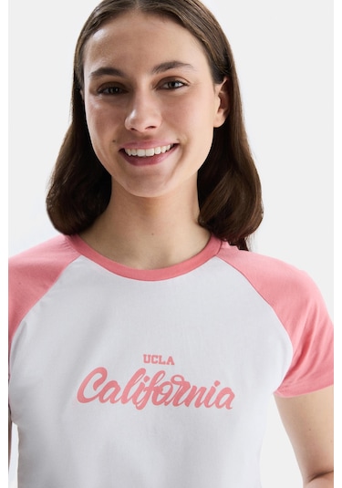 Ucla Carolına Pembe Bisiklet Yaka Baskılı Standard Fit Kadın Tshirt Pembe