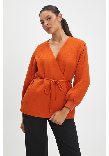 Örgü Desenli, Kuşaklı Bluz - Modern Ve Şık Tasarım - Günlük Ve Özel Kullanım İçin Zarif Tasarım Bej