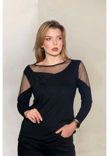 Önü Ve Omuzları Tül Parçalı Bluz Siyah