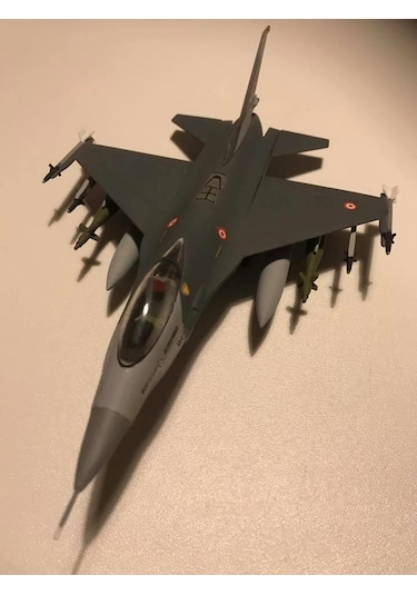 Lockheed Martin F-16 Fighting Falcon Pm Model Demonte Plastik Uçak Maket Kiti