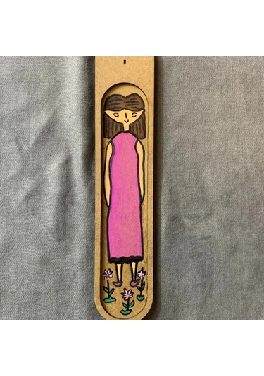 Uretti - Pınar 2572 - El Yapımı Pembe Elbiseli Şirin Kız Ahşap Tütsü Kayığı - 5 X 25 Cm