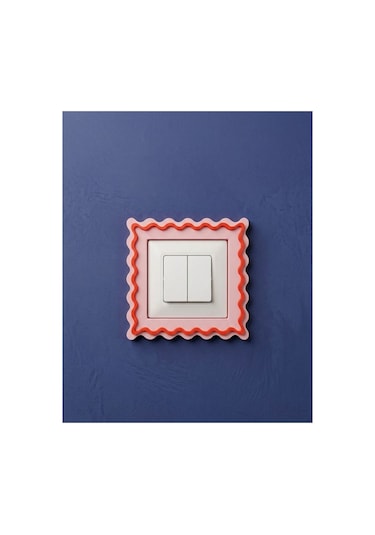 Dalgalı Priz Çerçevesi - Kolay Montaj Dekoratif Duvar Aksesuarı Priz Alanı 9 X 9 Cm