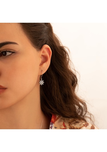 Dkmn Gümüş 925 Ayar Gümüş Sallantılı Kazımalı Yıldız Sembol Küpe