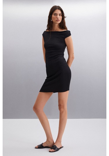 Innsa Kadın Bürümcük 3 Boyutlu Kumaşlı Tek Omuzlu Bodycon Siyah Elbise