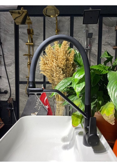 İsaoğlu Yapı Siyah Arıtmalı Spiralli Batarya Uzayan Sistem Mutfak Musluğu Arıtıcılı Batarya Mat Siyah Renk Siyah