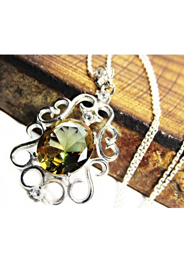 Gümüş Zultanit Oval Taşlı Desenli Kolye