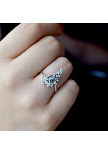 Lilarote 0.13 Ct. Damla Taç Modern Tasarım Pırlanta Yüzük