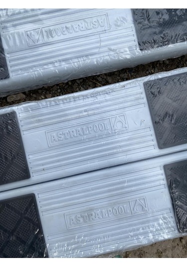 Astral Pool Elegance Ahşap Saplı 4 Basamak Havuz Merdiveni