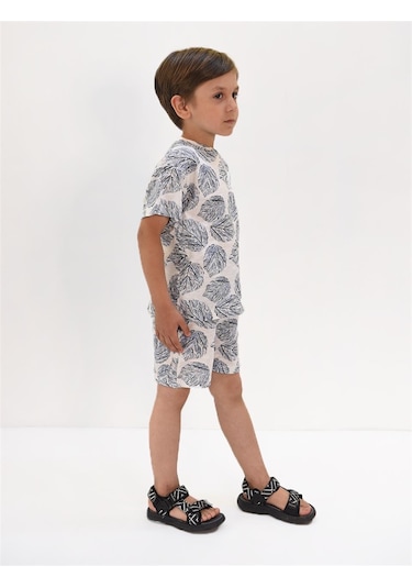 Luess Erkek Çocuk Yaprak Desenli Tshirt Şort Takım Beyaz - Mavi Luess Erkek Çocuk Yaprak Desenli Tshirt Şort Takım Beyaz - Mavi