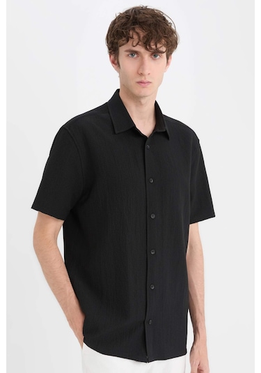 DeFacto Regular Fit Polo Yaka Krinkıl Yazlık Kısa Kollu Siyah Gömlek E1223AX25SMBK27 DeFacto Regular Fit Polo Yaka Krinkıl Yazlık Kısa Kollu Siyah Gömlek E1223AX25SMBK27