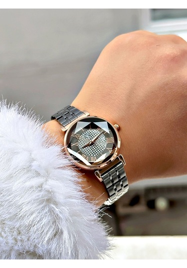 Romen Rakamlı Kesme Cam Kadın Kol Saati Siyah