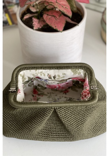 El Yapımı Haki Renk Pileli Örgü El Çantası Haki