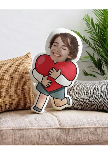 Kişiye Özel Kalp Tutan Kız Tasarımlı Şekilli Yastık Çok Renkli