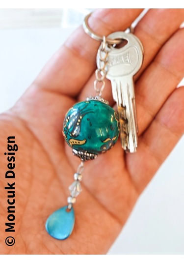 Moncuk Design Yeşil Sıcak Hava Balonu Şeklinde Üzeri Çiçek Desenli Uç Kısmı Zincir Süslemeli Anahtarlık