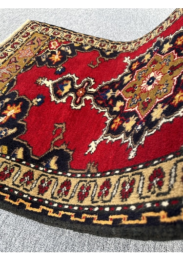 Burak Halı El Dokuma Kırmızı 88 x 142  CM %100 Yün Kök Boya Yörük Halısı