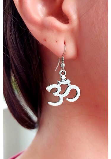 Ohm Yoga Şekilli Kadın Küpe Çift Adet Gümüş Kaplama El Yapımı Kadın Küpe Gümüş