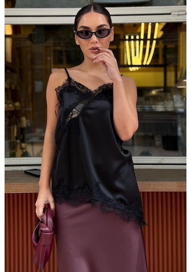 Madmext Siyah Dantelli Asimetrik Kesim Saten Bluz Mg2694