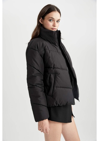 Defacto Su İtici Şişme Mont Oversize Geniş Kalıp Dik Yaka Fermuarlı Cepli Kapitoneli A3631AX23WNBK27 Siyah
