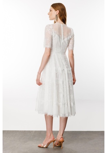 Nefeli Dantelli Midi Elbise - 3/4 Kol, Yuvarlak Yaka, Özel Gün Elbisesi Beyaz