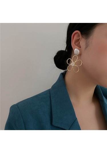 2023 Yeni Hong Kong Tarzı Basit İçi Boş Çiçek İnci Ünlü Atm Gold