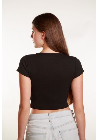 Kadın Fitted Crop Ön Yaka Bözgülü Fitilli Kollu Tshirt Atlet Bluz Siyah
