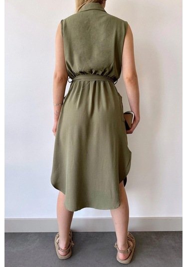 Kadın Haki Kalın Askılı, Kruvaze Yaka, Düz Desen, Aerobin Yırtmaçlı, Kemerli Midi Elbise Haki