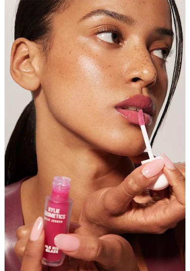 Kylie Glossy Lip Kit Dudak Kalemi Ve Parlatıcı Set Candy Pink 811 Candy Pink