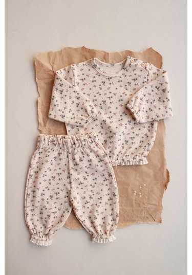 Renkli Çiçek Baskılı Dantelli Şalvar Takım Bej